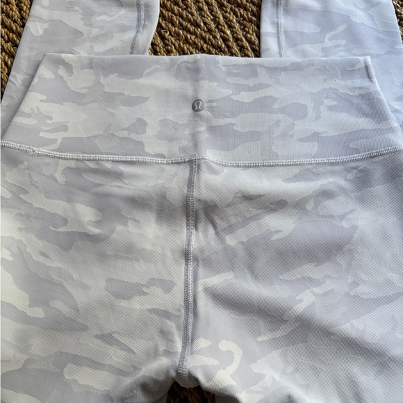 Lululemon Wunder Under Leggings, size 8, grey camo - Picture 5 of 5
